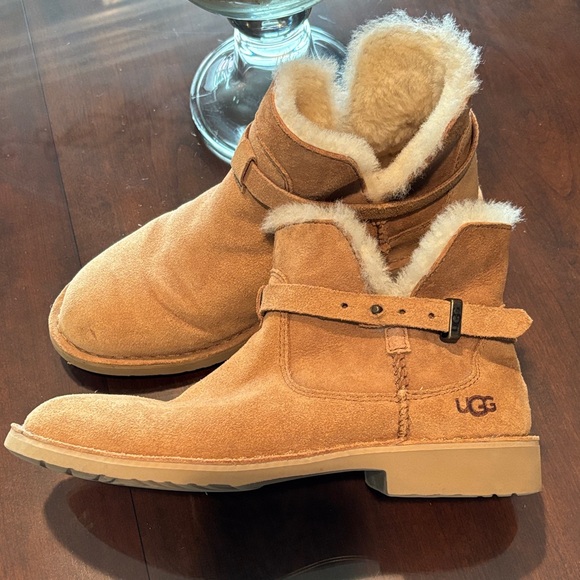 UGG Women's Tan Shearling Winter Ankle Boots - Picture 2 of 11